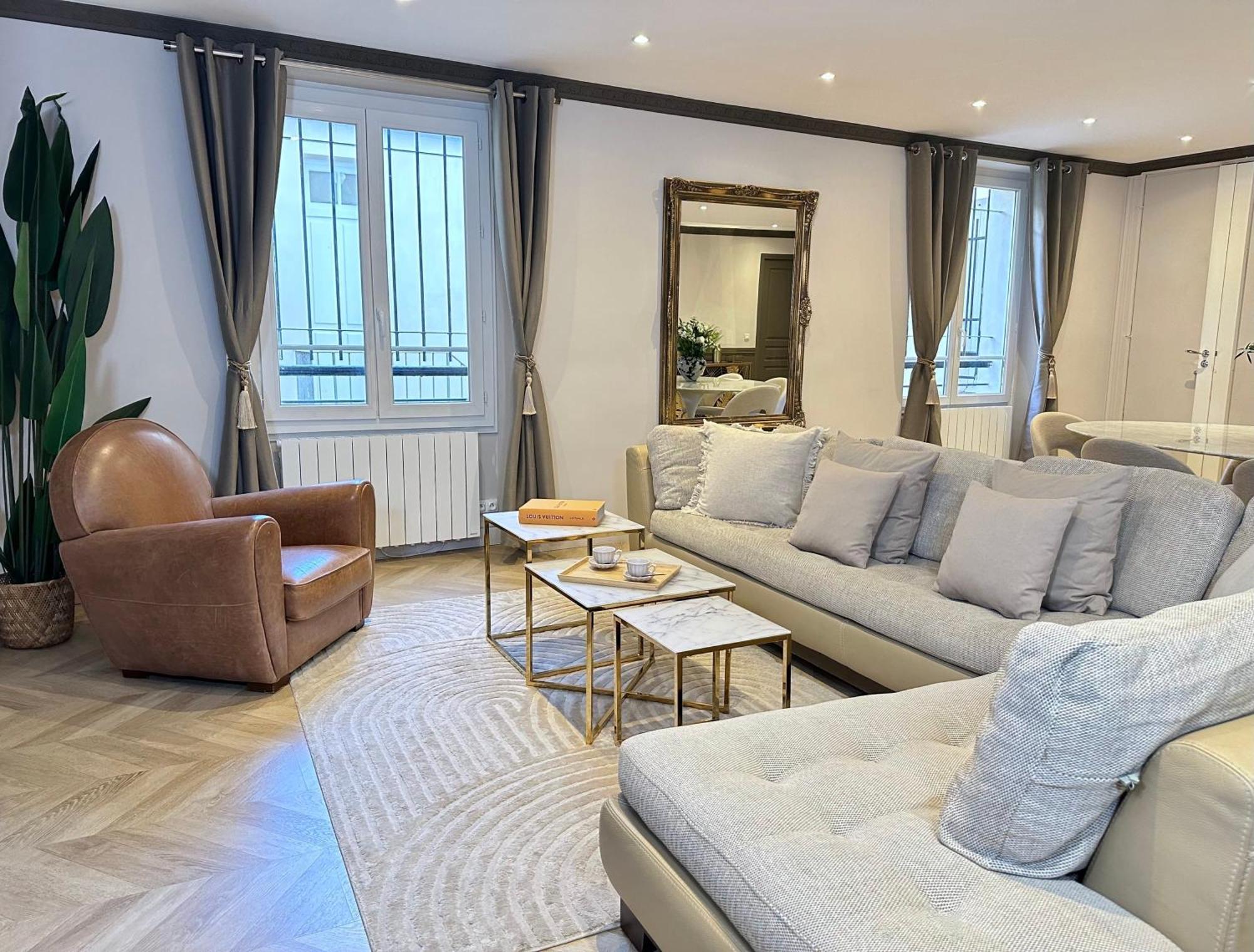Luxury Family Getaway Near Place Vendome Appartement Parijs