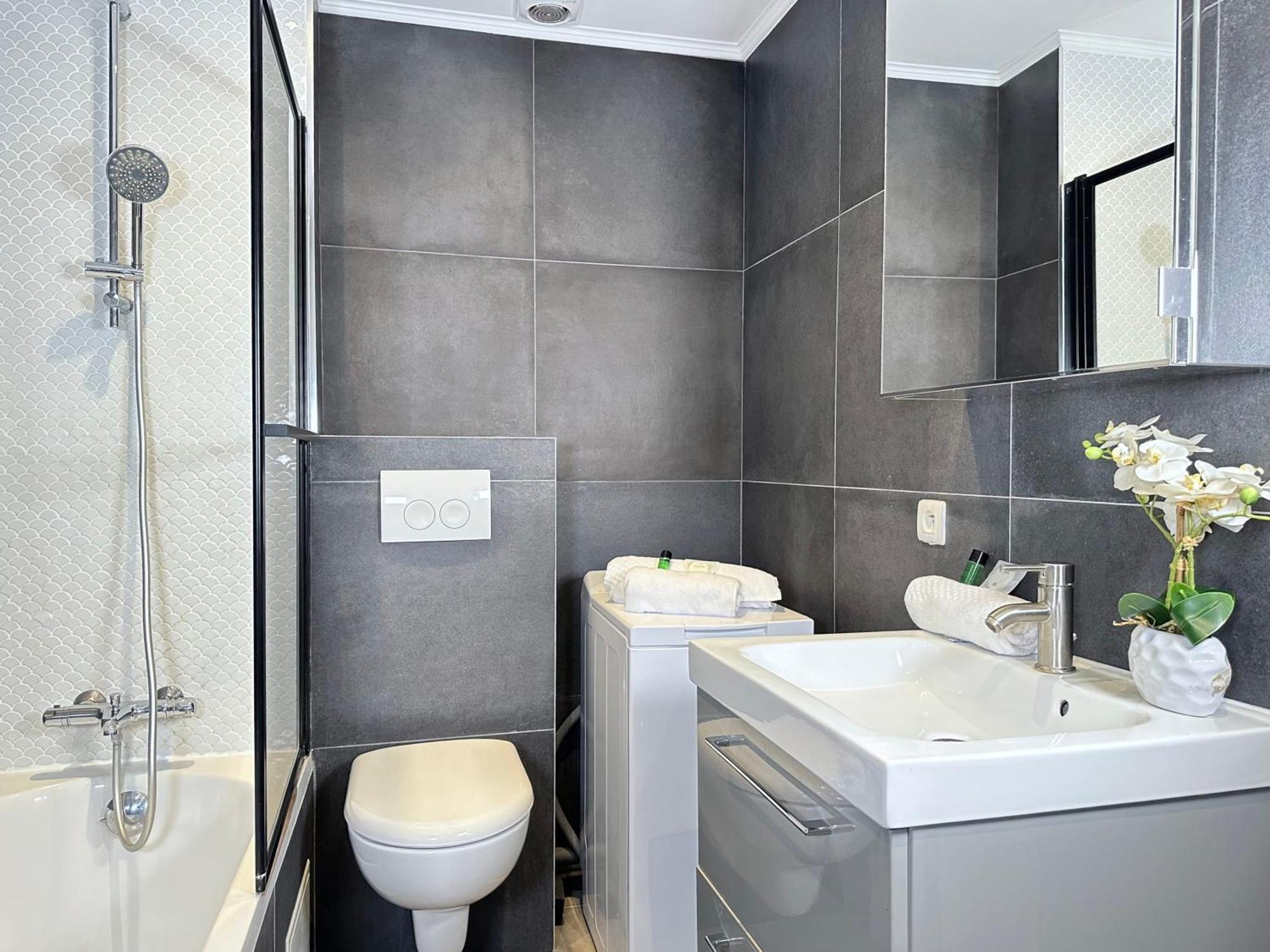Luxury Family Getaway Near Place Vendome Parijs