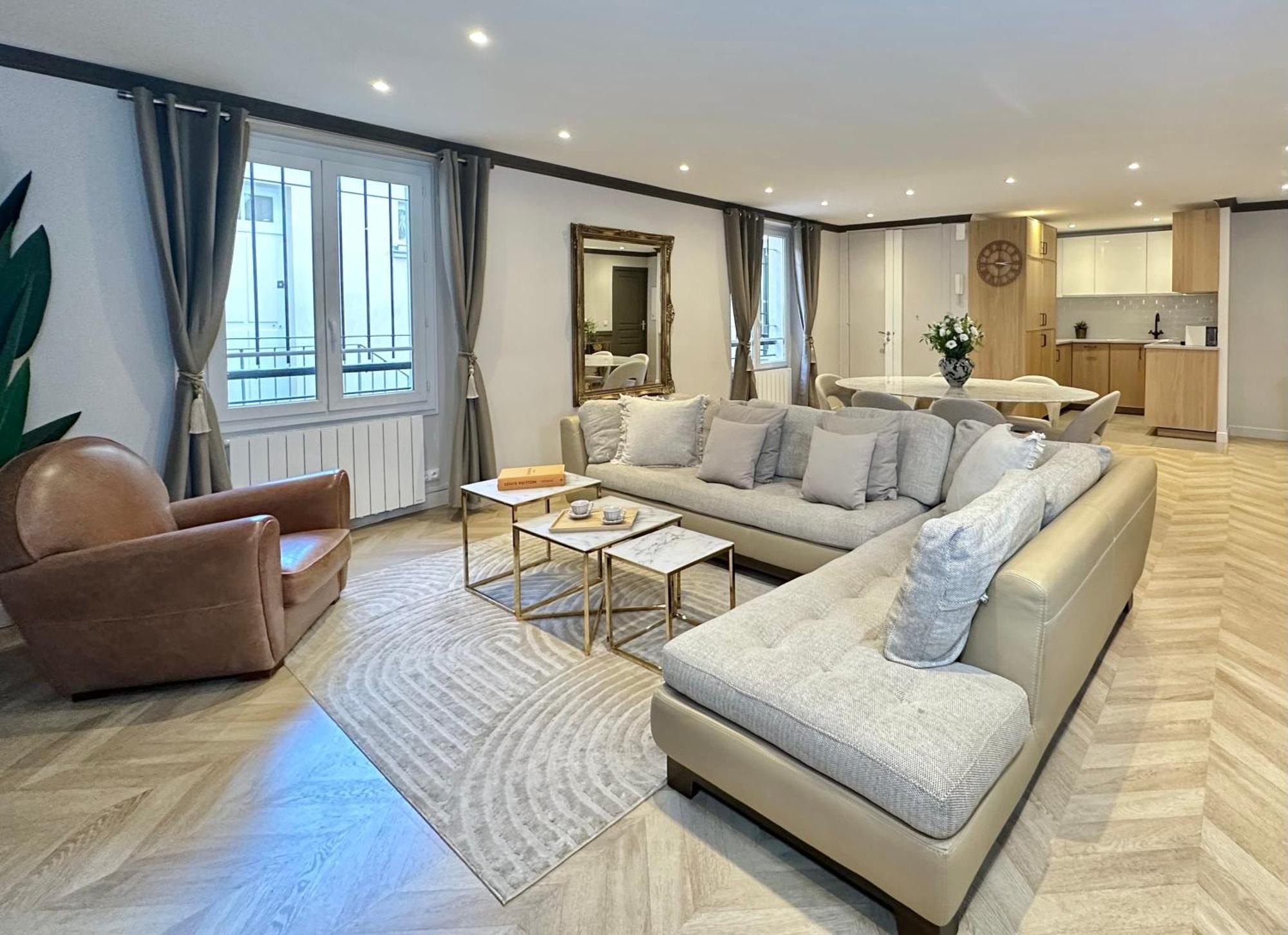 Luxury Family Getaway Near Place Vendome Appartement Parijs