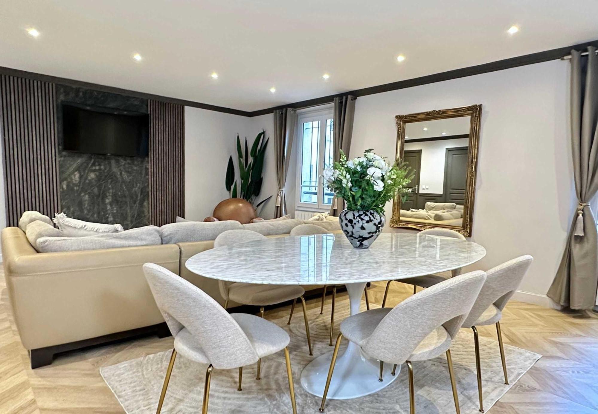 Luxury Family Getaway Near Place Vendome Appartement Parijs